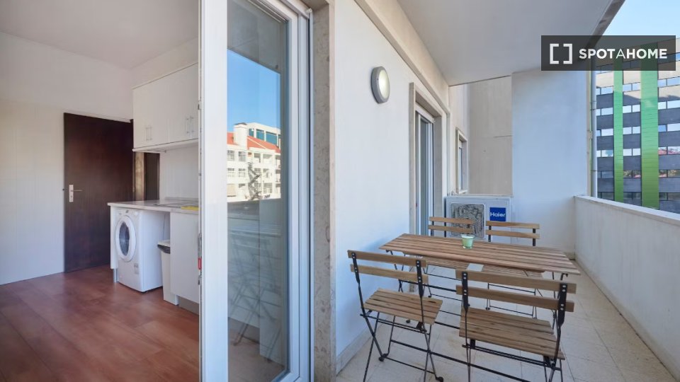 Double room Lisbon, 5 beds — photo 19