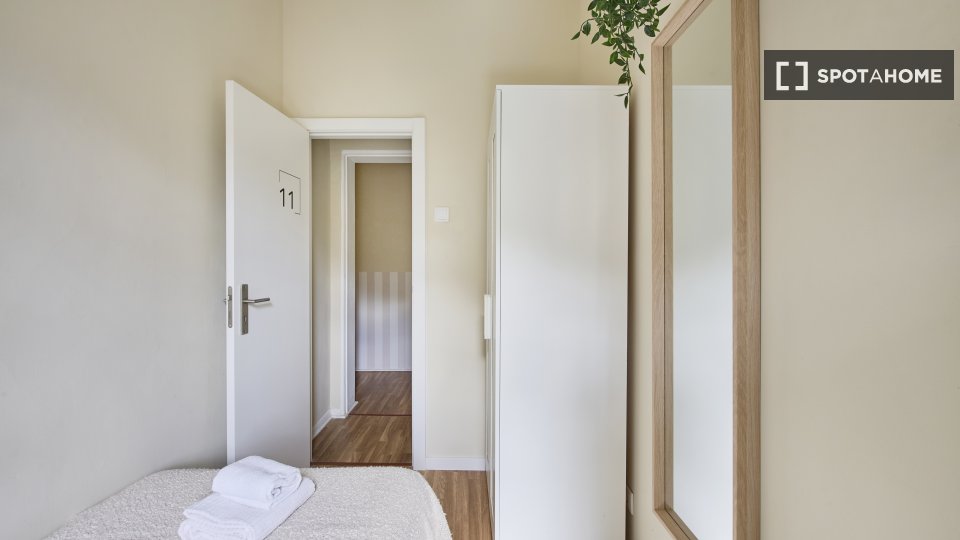 Double room Lisbon, 12 beds — photo 43