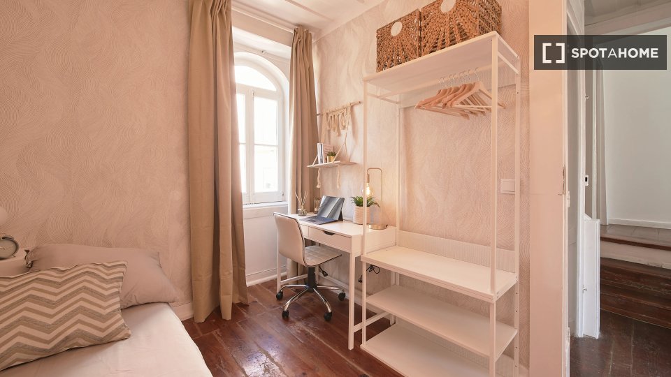 Double room Lisbon, 13 beds — photo 12