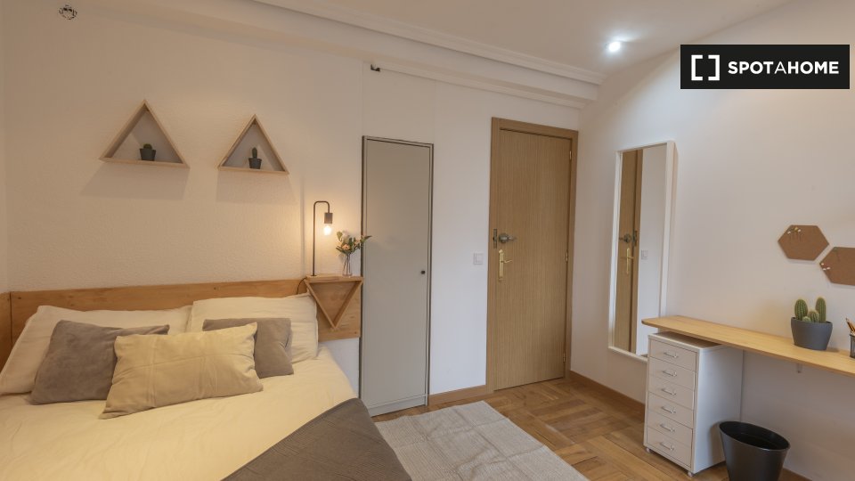 Double room Madrid, 6 beds, 150m² — photo 4