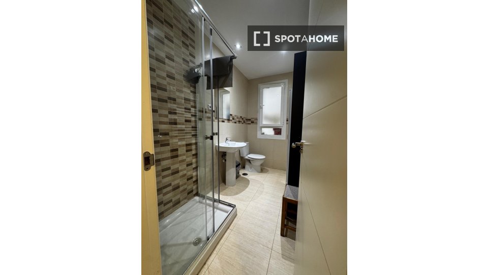 Double room Madrid, 4 beds, 90m² — photo 1