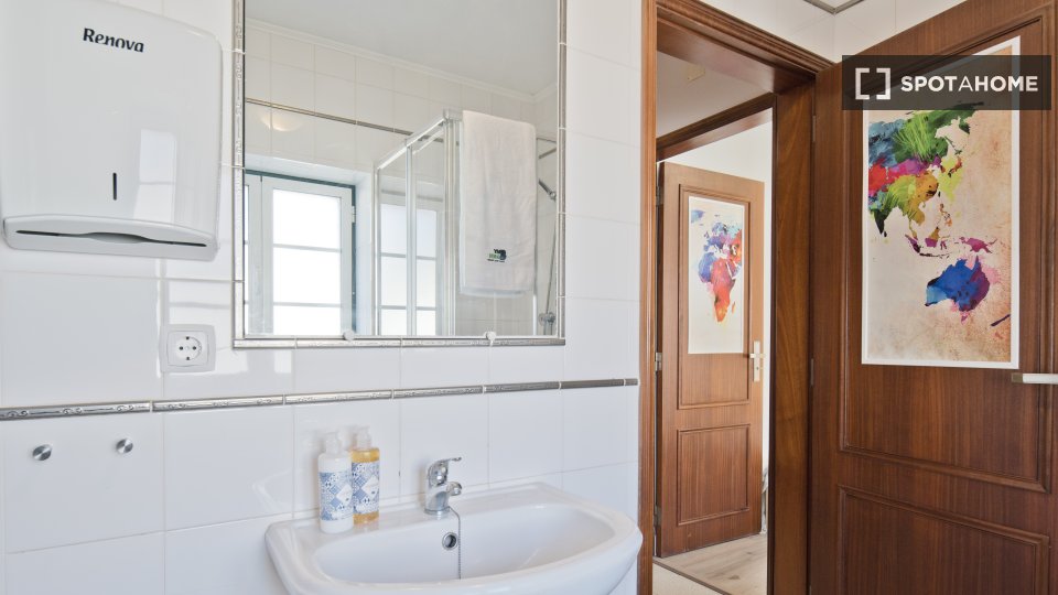 Apartment Lisbon, 2 beds, 50m² — photo 9