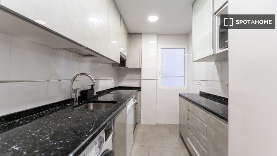Double room Madrid, 5 beds — photo 16