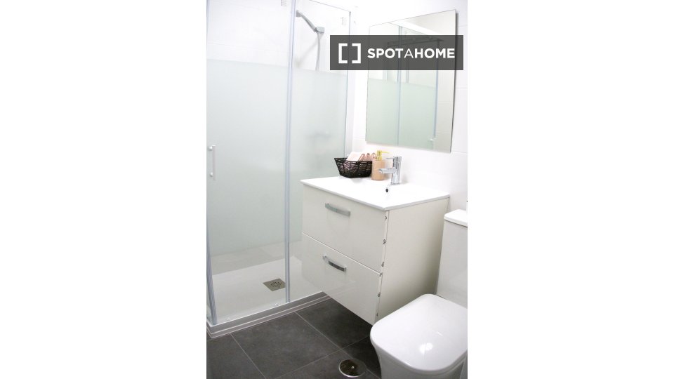 Double room Madrid, 6 beds — photo 8