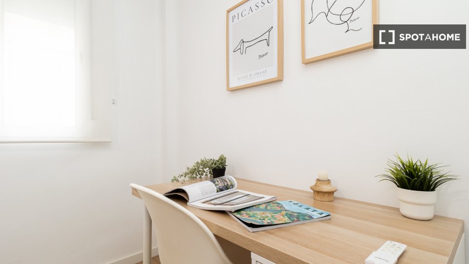 Double room Valencia, 5 beds, 90m² — photo 3