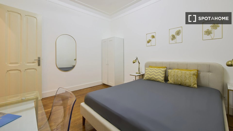 Double room Lisbon, 6 beds — photo 1