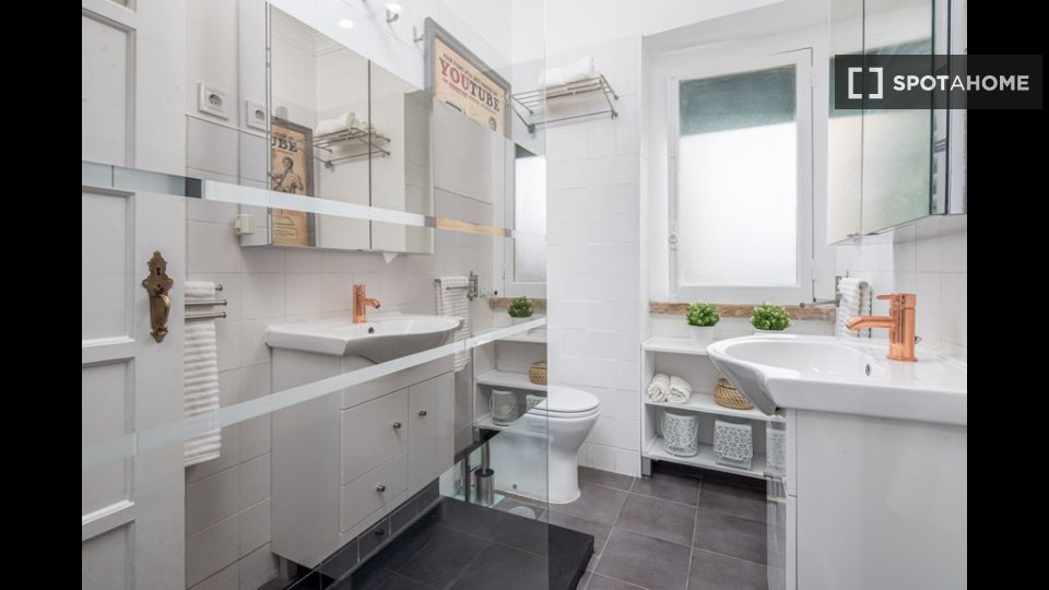 Apartment Lisbon, 4 beds — photo 17