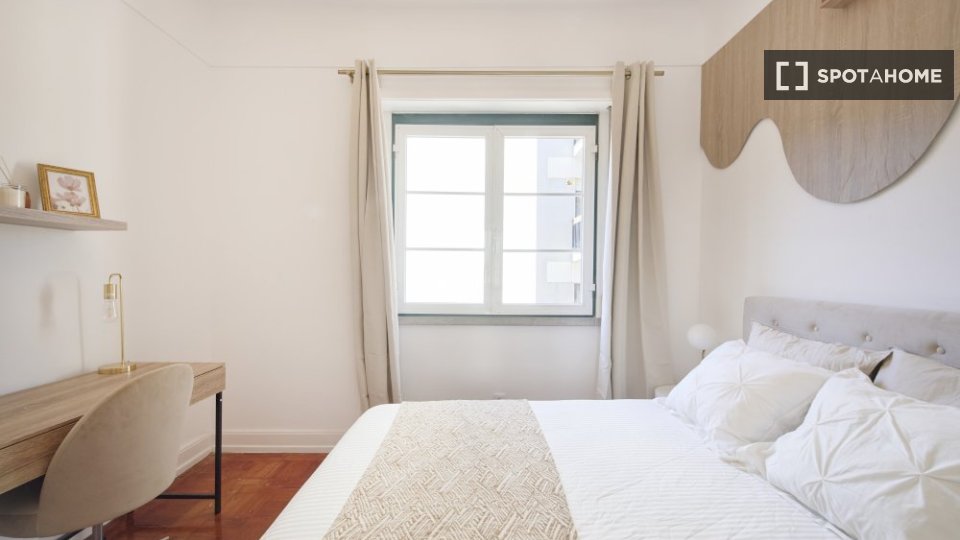 Double room Lisbon, 4 beds — photo 11