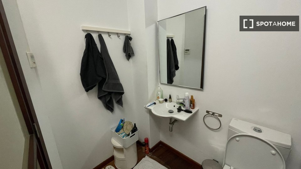 Double room Valencia, 1 bed, 150m² — photo 2
