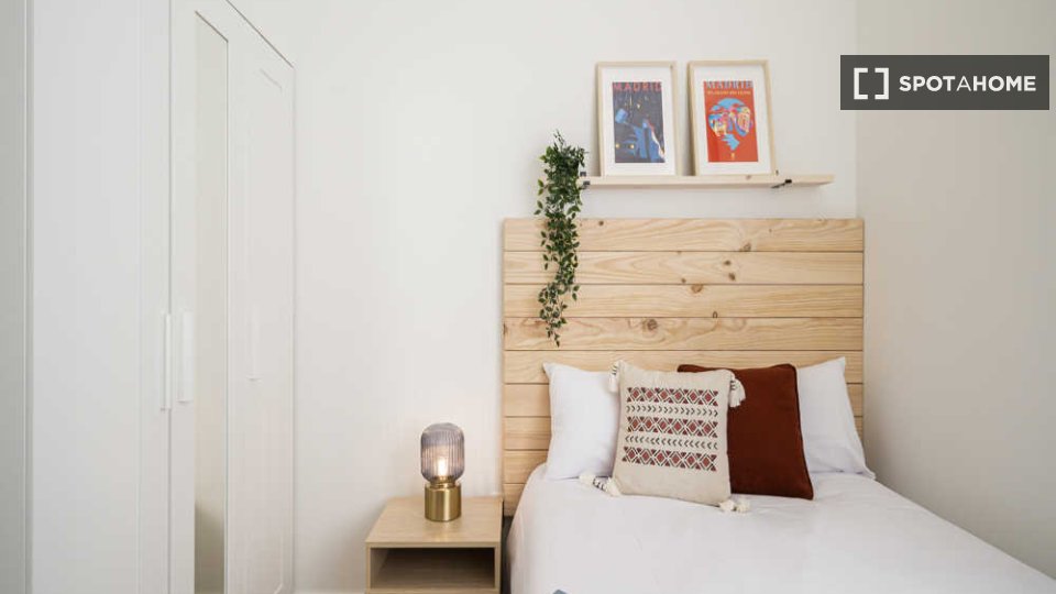 Double room Madrid, 17 beds — photo 47