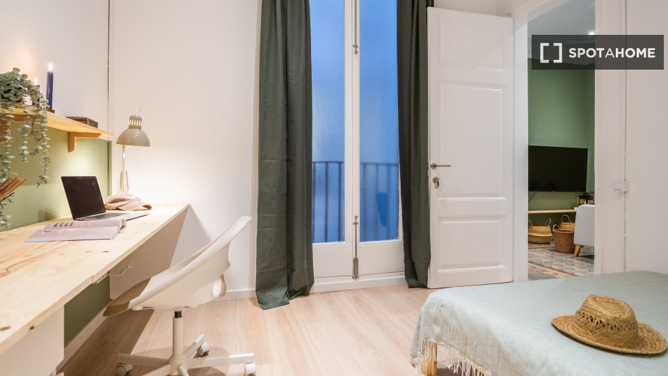 Double room Barcelona, 6 beds — photo 19