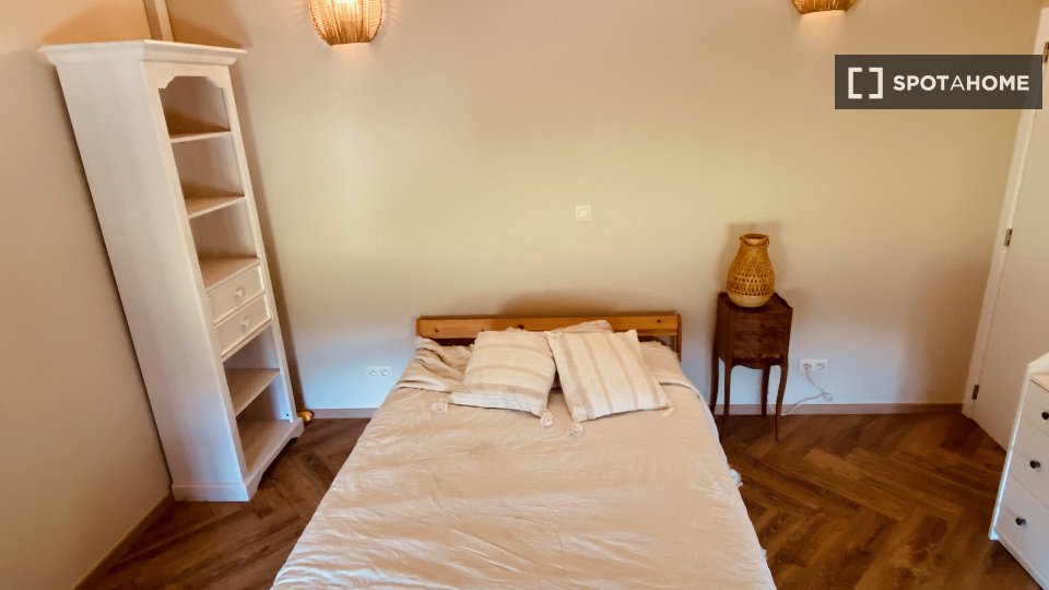 Double room Brussels, 3 beds, 200m² — photo 3