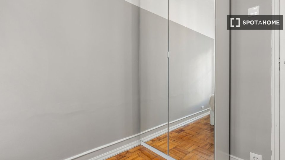 Double room Lisbon, 5 beds — photo 4
