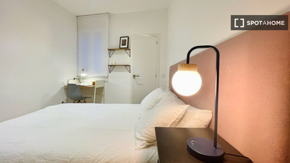 Double room Madrid, 18 beds — photo 26
