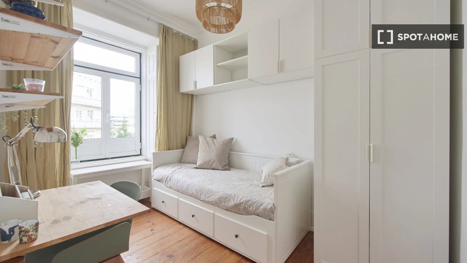 Double room Lisbon, 6 beds — photo 1