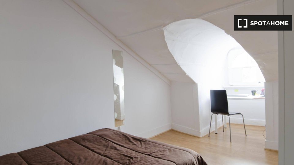 Double room Lisbon, 4 beds — photo 16