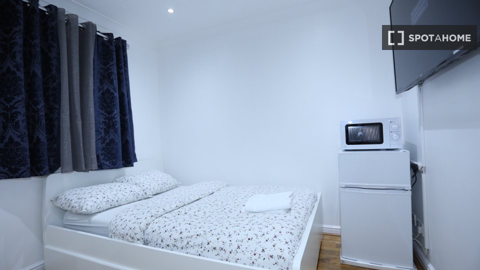 Double room London, 2 beds — photo 17