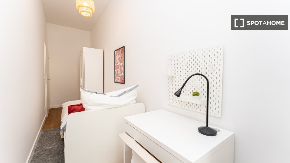 Double room Berlin, 5 beds, 71m² — photo 12