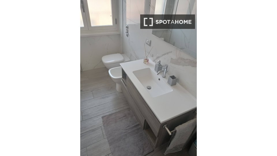 Double room Milan, 2 beds, 70m² — photo 2