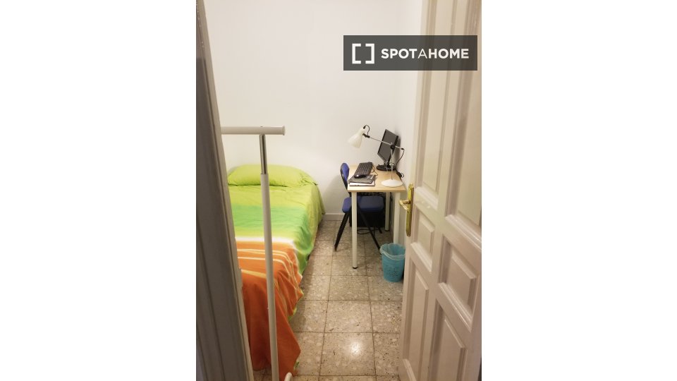 Double room Madrid, 5 beds, 110m² — photo 40