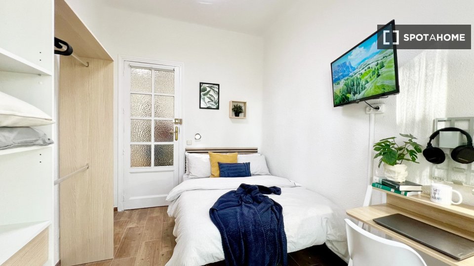 Double room Madrid, 4 beds — photo 9