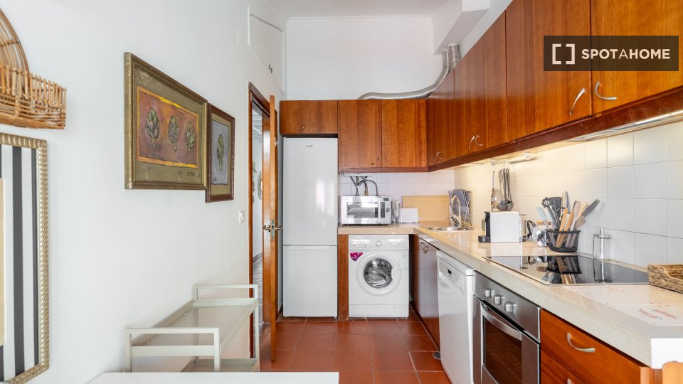 Apartment Lisbon, 2 beds, 65m² — photo 10