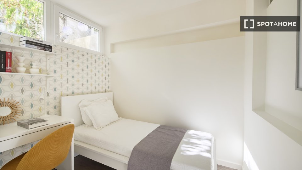 Double room Lisbon, 4 beds — photo 11