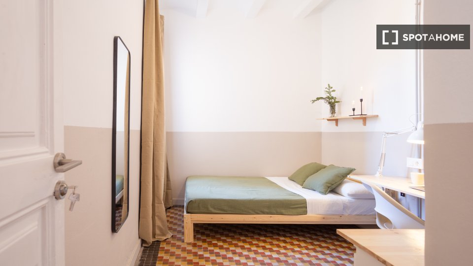 Double room Barcelona, 4 beds, 90m² — photo 15