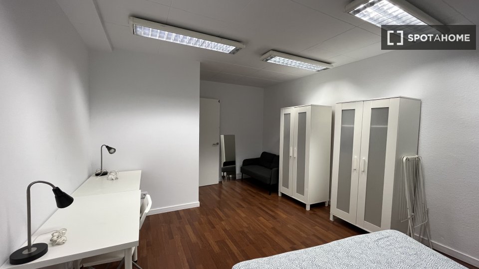 Double room Barcelona, 13 beds, 290m² — photo 1