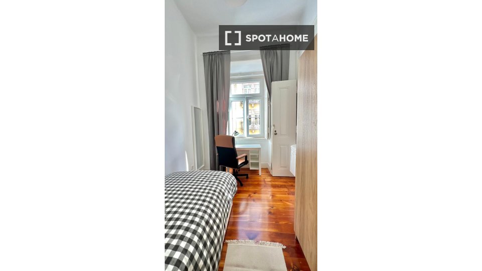 Double room Lisbon, 3 beds — photo 2