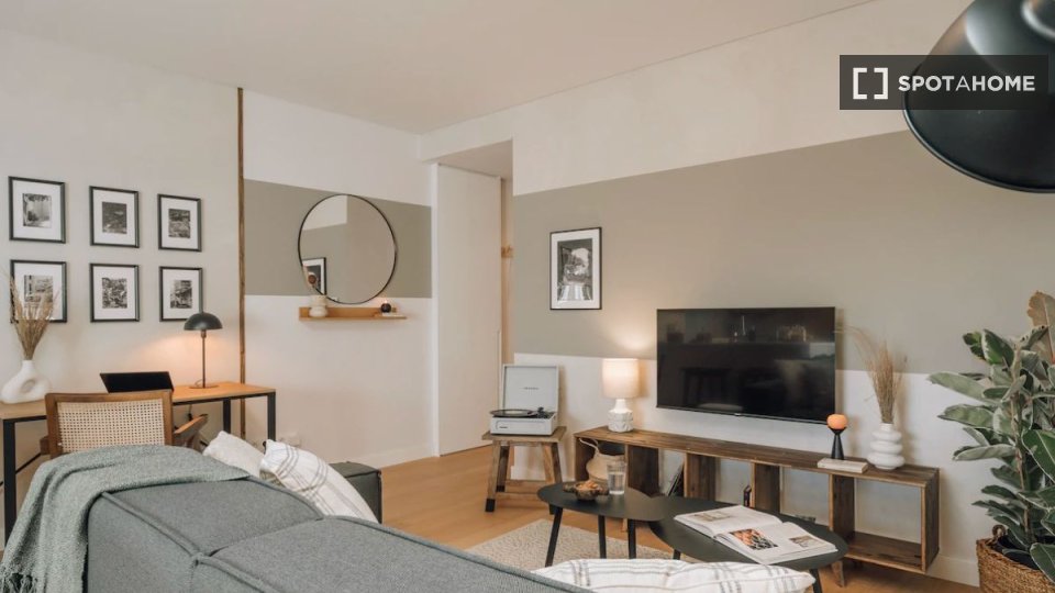 Apartment Lisbon, 1 bed — photo 11