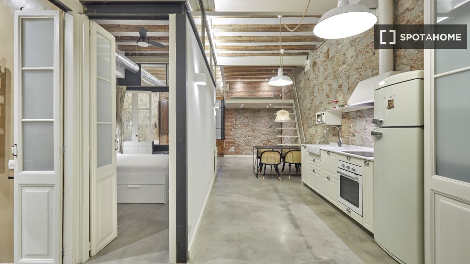 Apartment Barcelona, 1 bed, 83m² — photo 1