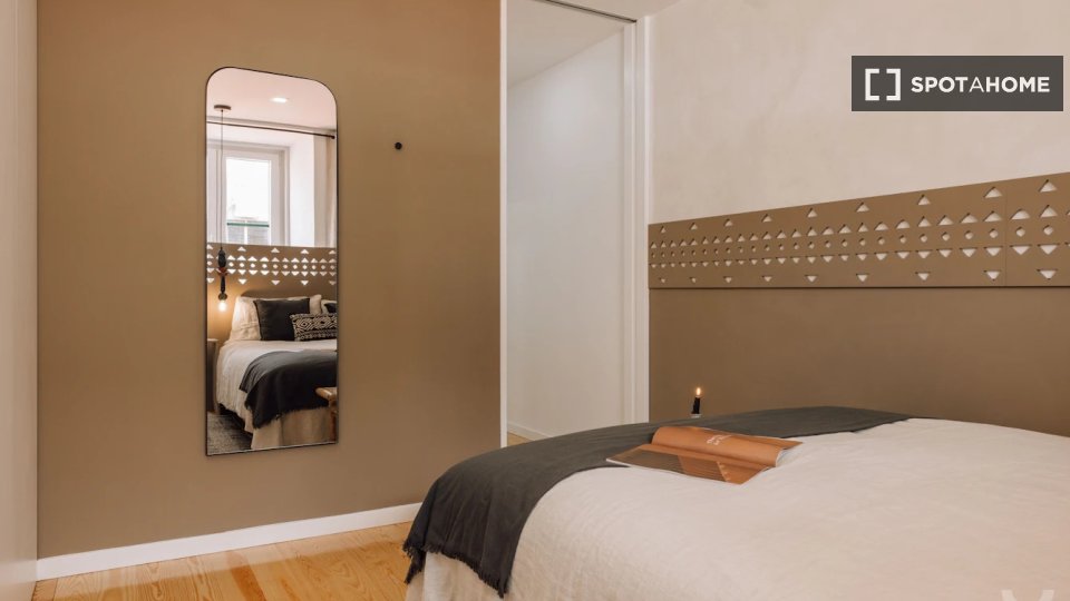Apartment Lisbon, 2 beds, 117m² — photo 19