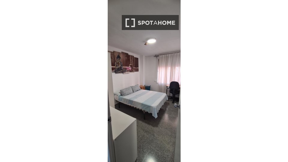 Double room Barcelona, 3 beds, 85m² — photo 4