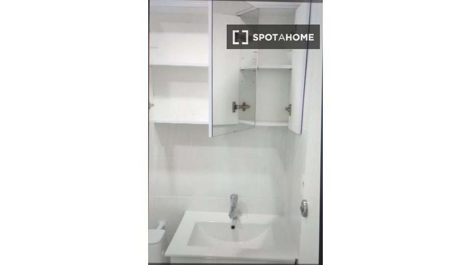 Double room Barcelona, 3 beds, 50m² — photo 4