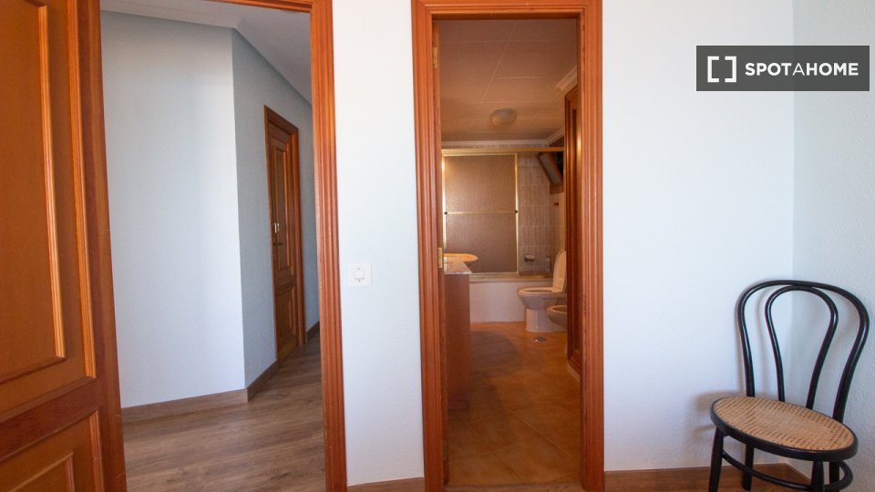 Apartment Valencia, 4 beds, 120m² — photo 6