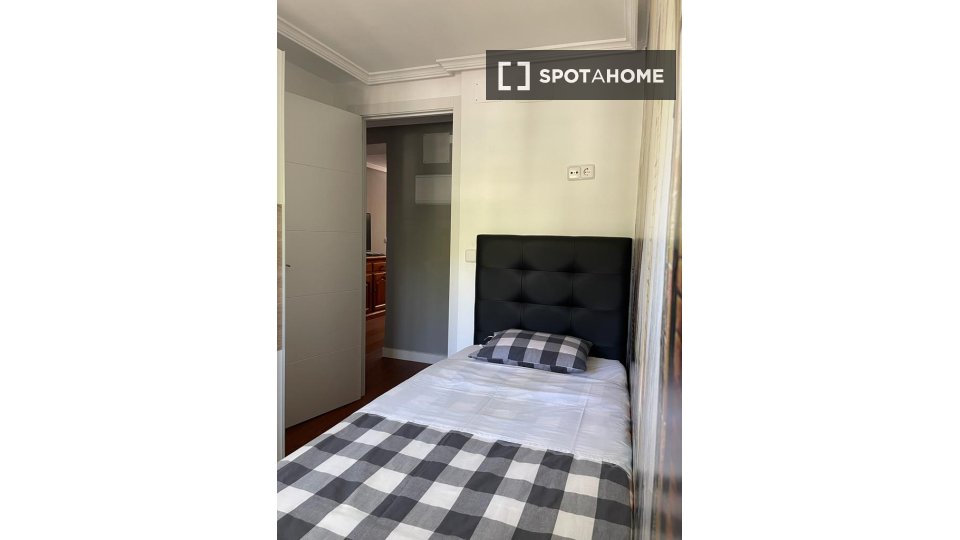 Double room Madrid, 3 beds — photo 3