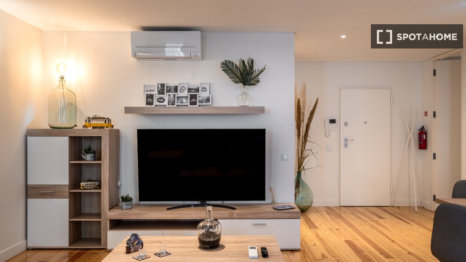 Apartment Lisbon, 2 beds, 126m² — photo 15