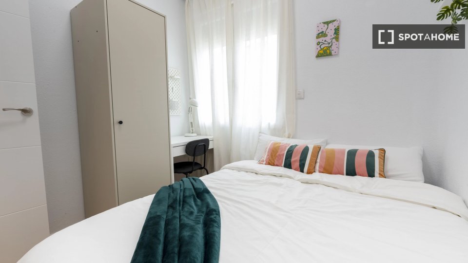 Double room Madrid, 5 beds — photo 20