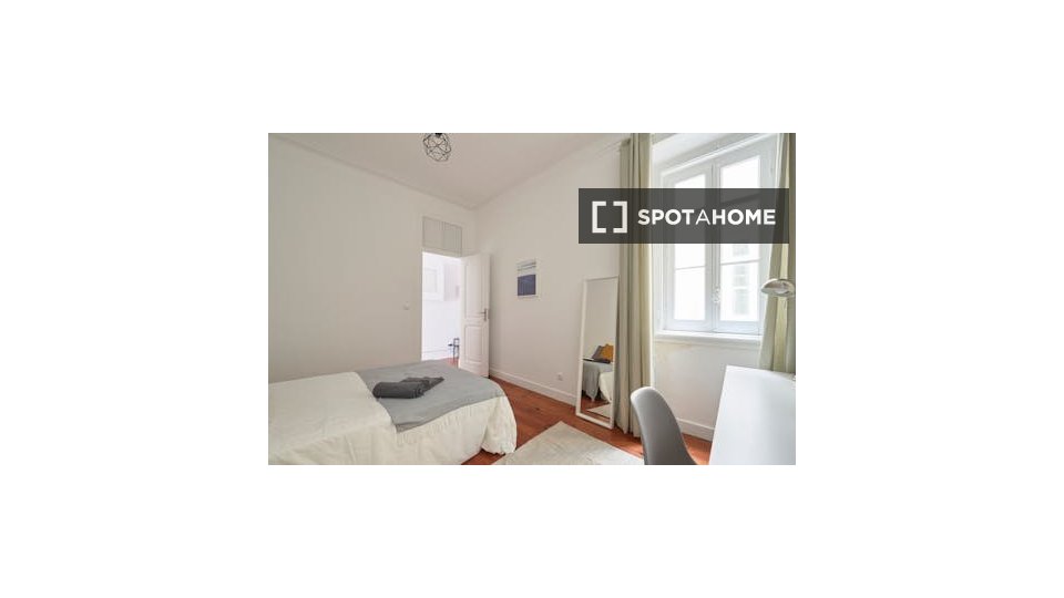 Double room Lisbon, 6 beds — photo 13