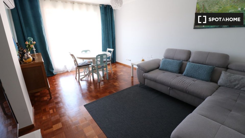 Double room Lisbon, 3 beds, 69m² — photo 6
