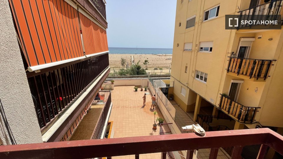 Double room Barcelona, 3 beds, 12m² — photo 15