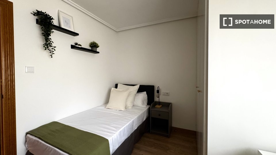 Double room Valencia, 5 beds, 135m² — photo 2