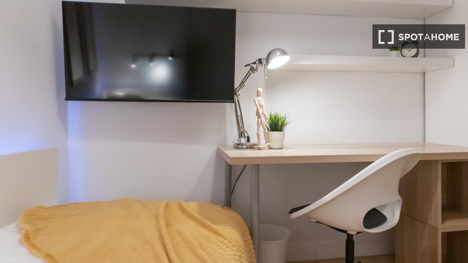 Double room Madrid, 7 beds, 160m² — photo 40
