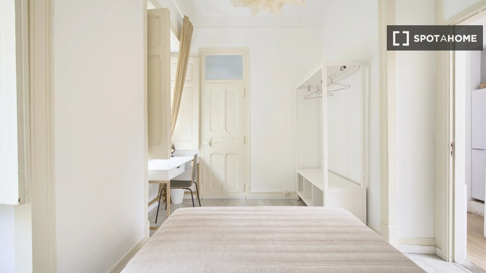 Double room Lisbon, 4 beds — photo 13