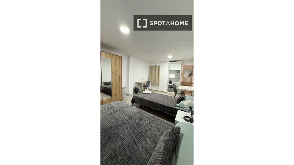 Double room Murcia, 5 beds, 170m² — photo 28