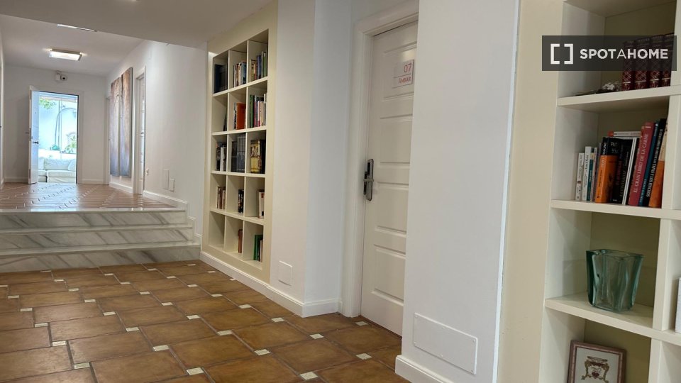 Double room Malaga, 9 beds, 25m² — photo 1