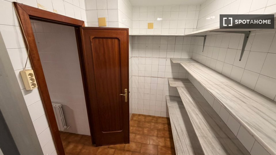 Double room Valencia, 5 beds, 150m² — photo 5