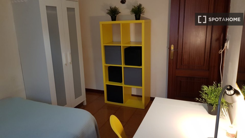 Double room Santiago_De_Compostela, 3 beds — photo 20