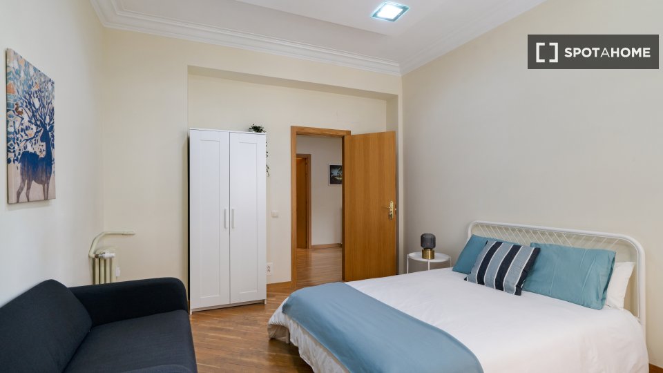 Double room Madrid, 6 beds, 190m² — photo 13